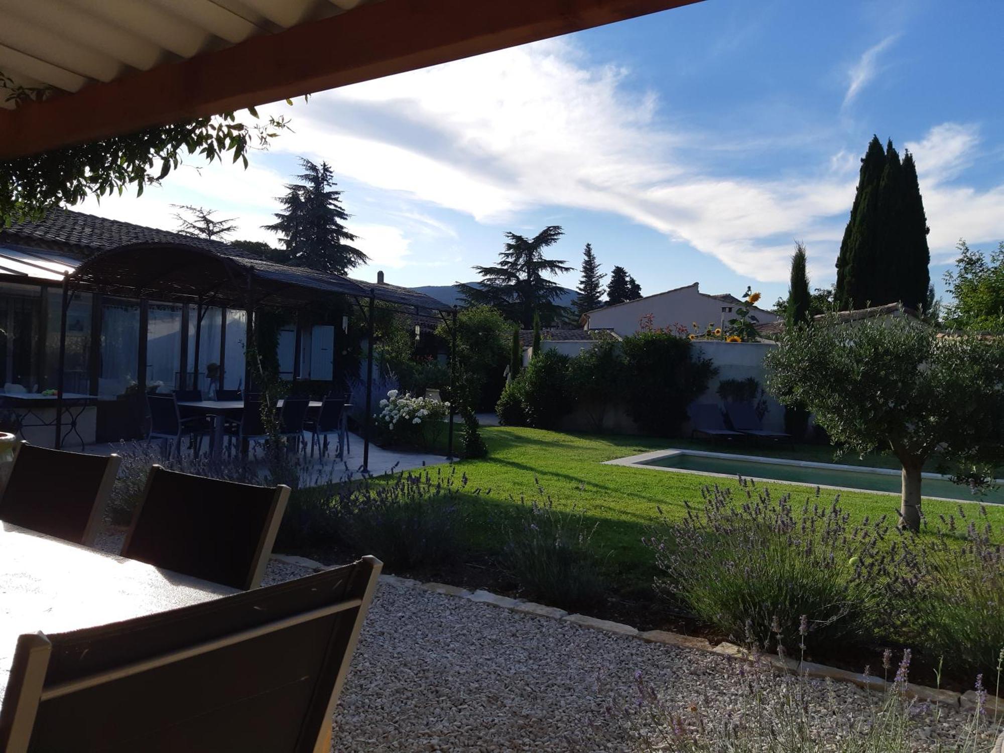 Le Chat Sur Le Toit Lourmarin Eksteriør billede