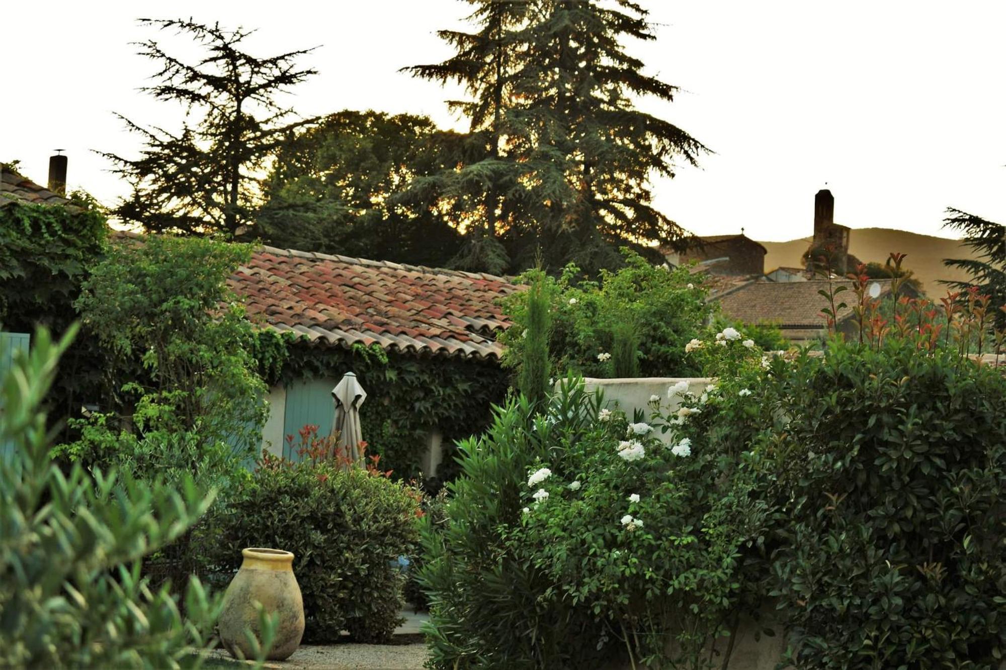 Le Chat Sur Le Toit Lourmarin Eksteriør billede