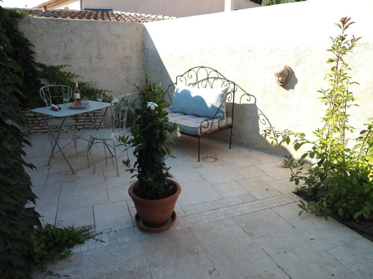 Le Chat Sur Le Toit Lourmarin Eksteriør billede