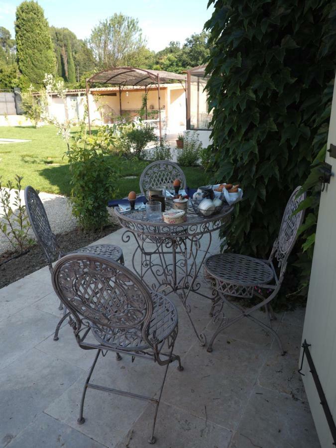 Le Chat Sur Le Toit Lourmarin Eksteriør billede